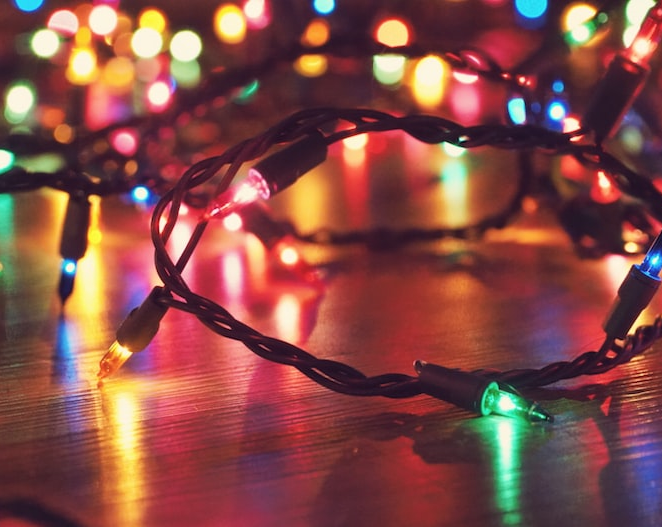 KVSH is Sponsoring a Christmas Light Decorating Contest